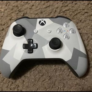 Trying to sell used Xbox 1 controller
